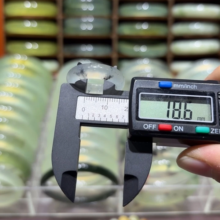 未镶嵌岫玉手镯天然