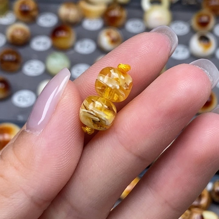 琥珀颈饰未镶嵌对珠