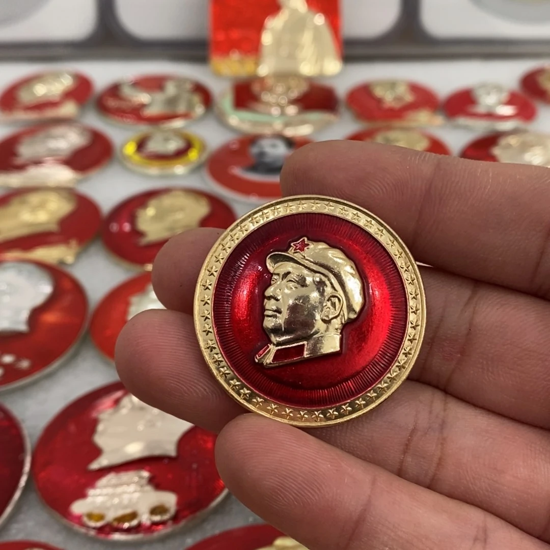 铝用****8红色纪念章武像