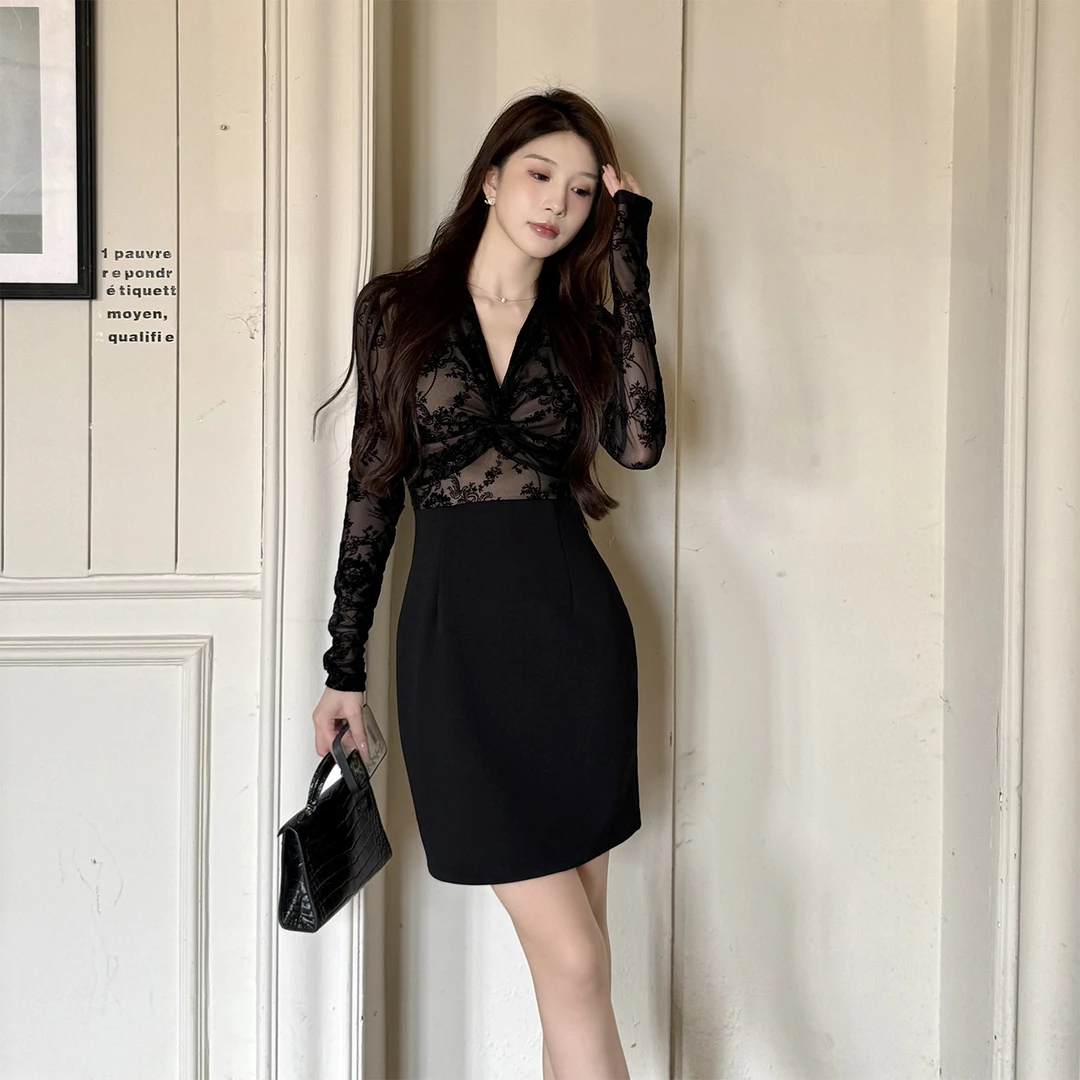 轻熟植绒V领蕾丝长袖连衣裙秋季爆款气质扭结修身显瘦包臀中长裙