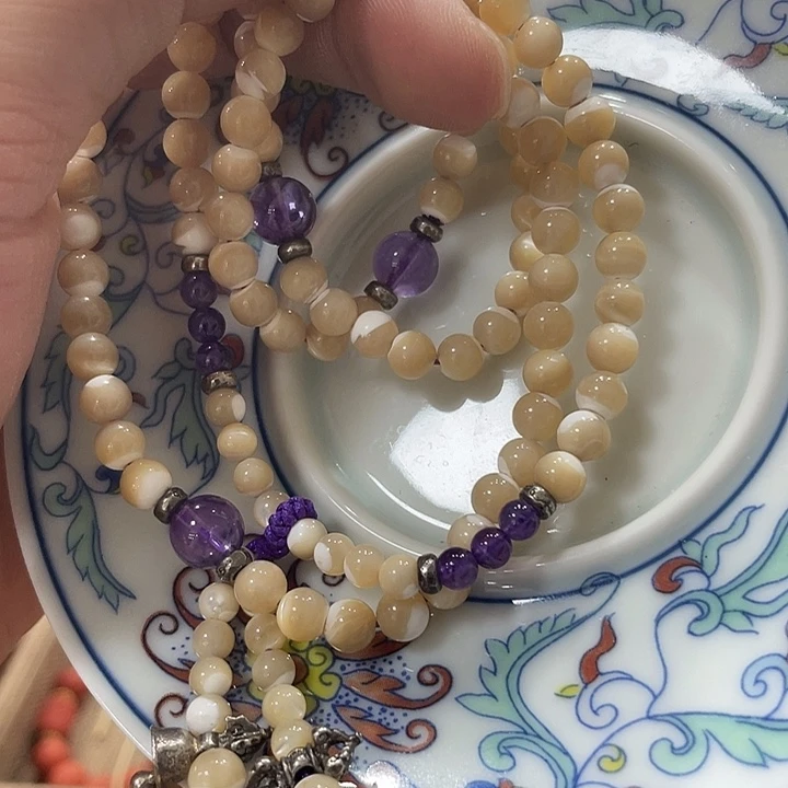 瓷片精致雕刻工艺精湛