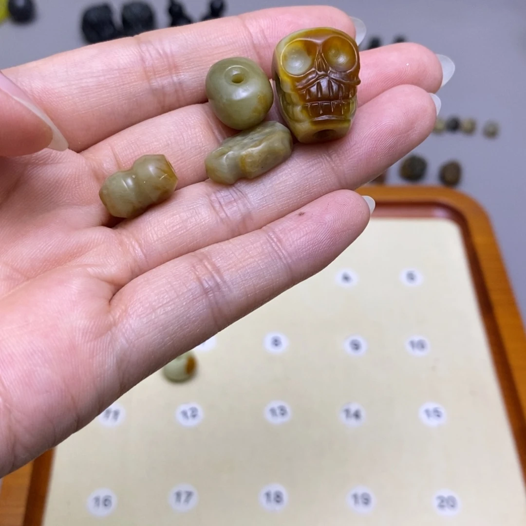 六***六蛇纹石玉未镶嵌配饰