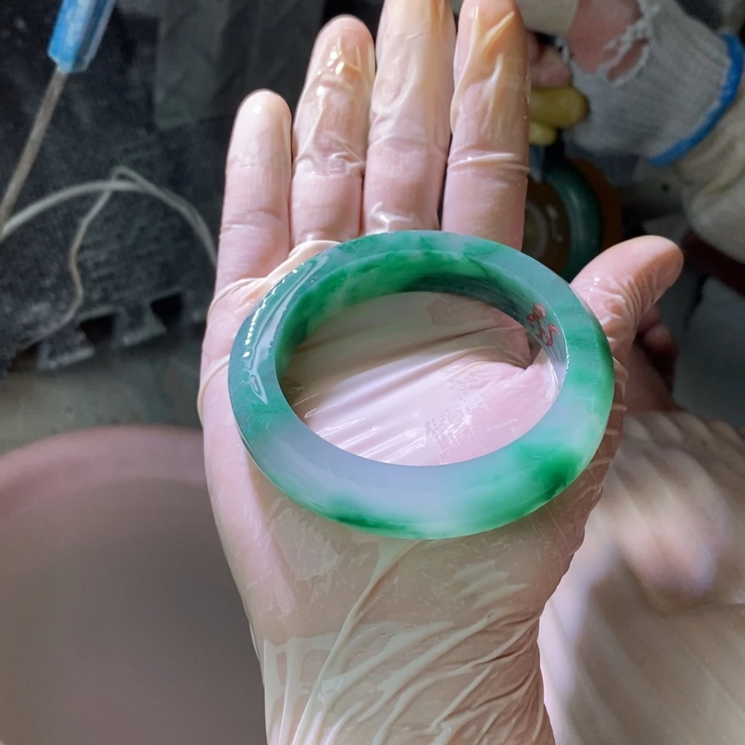 用***6石英质玉（非洲翠）未镶嵌手镯定制