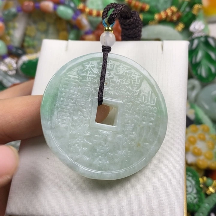 翡翠未镶嵌吊坠(赠链)