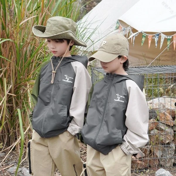 巴拉扣扣儿童春秋2025新款冲锋衣户外防风休闲时髦帅气外套男童拉