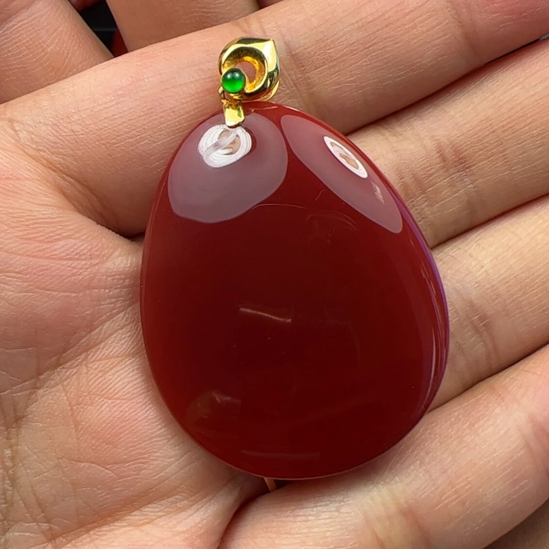 18K金镶嵌吊坠南红玛瑙