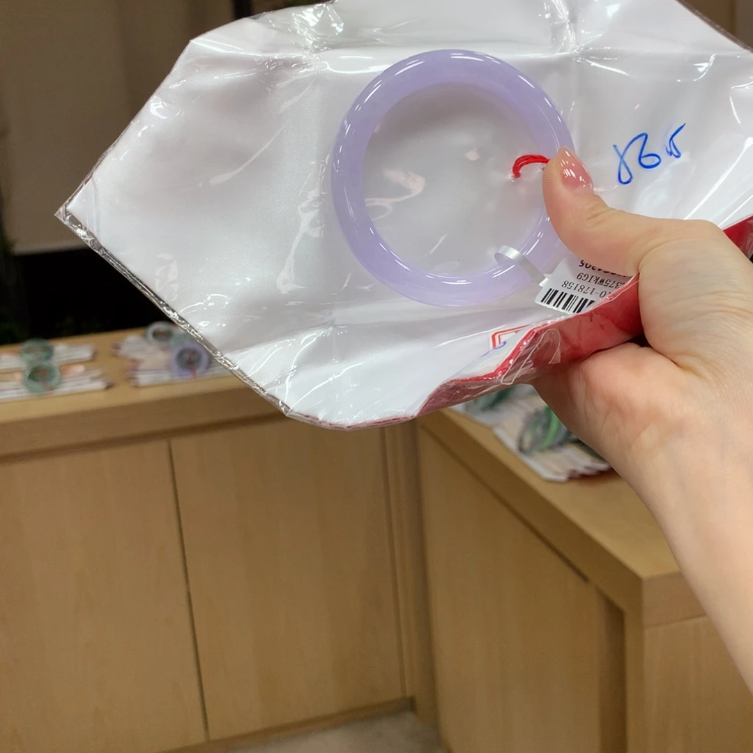 翡翠手镯未镶嵌不退不换