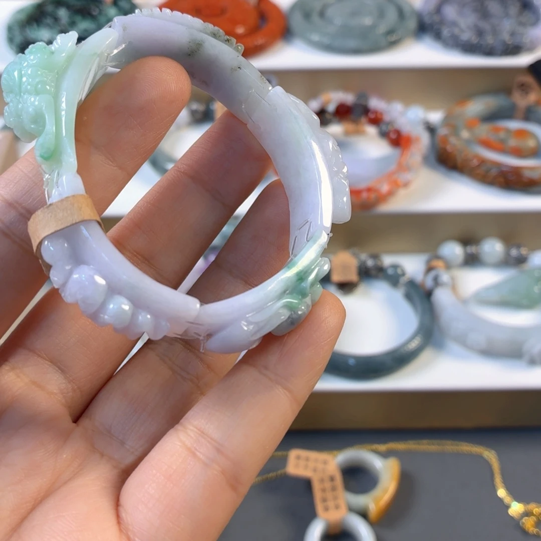 喵***呜翡翠未镶嵌手链浮力