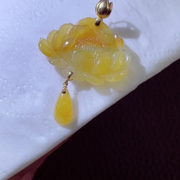 翡翠18K金镶嵌颈饰翡翠