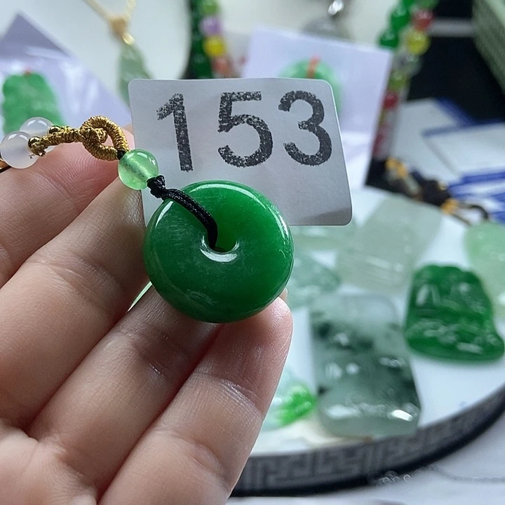 翡翠未镶嵌吊坠(赠链)