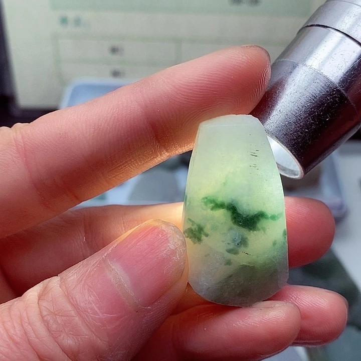 翡翠颈饰未镶嵌缅甸翡翠A货边角