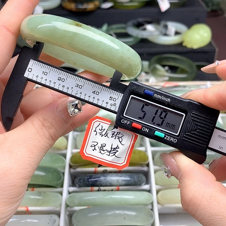蛇纹石玉手镯未镶嵌943