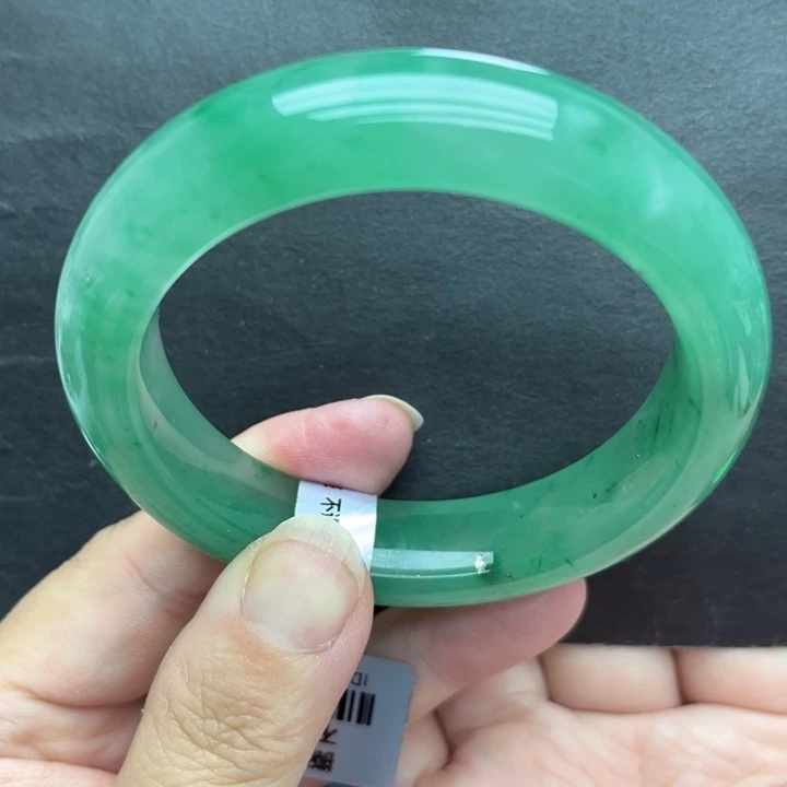 欭***惗石英质玉未镶嵌手镯