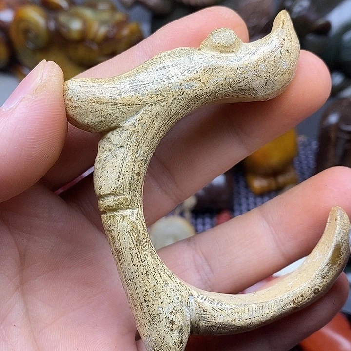 未镶嵌蛇纹石玉颈饰