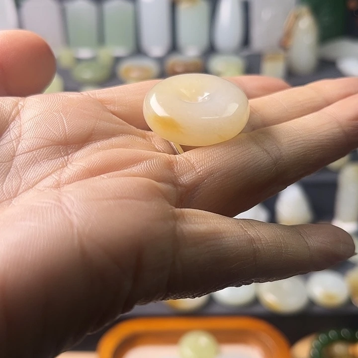 和田玉（糖玉）未镶嵌颈饰