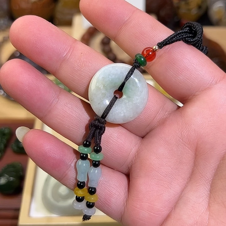 翡翠未镶嵌颈饰平安扣