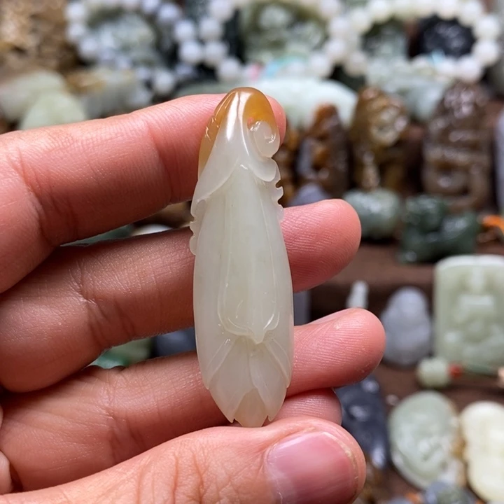 薇***笑颈饰未镶嵌和田玉