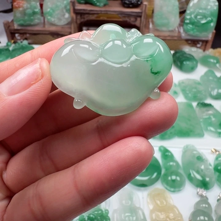 颈饰未镶嵌石英质玉