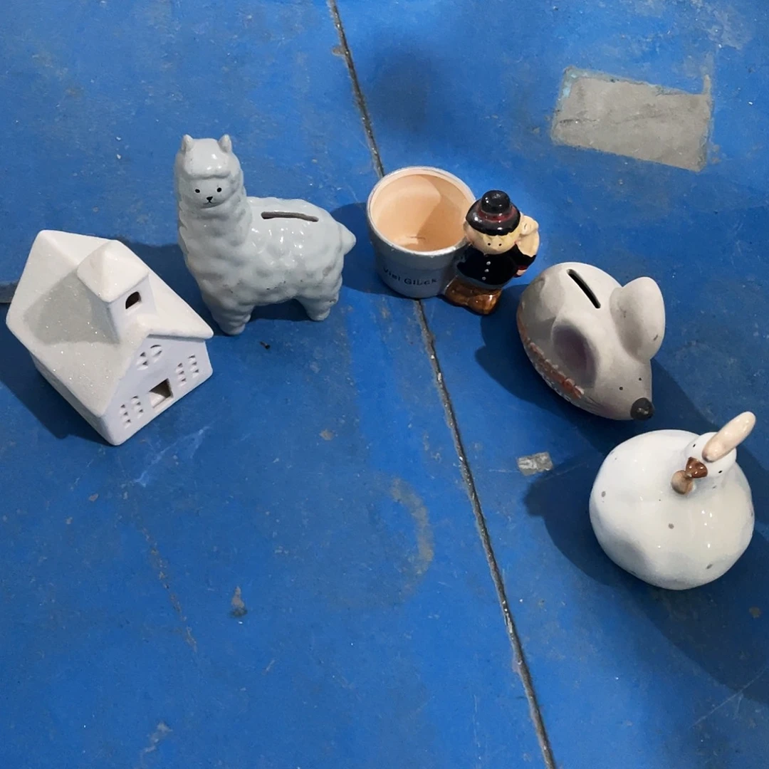 摆件劈*  磕碰。 封釉。