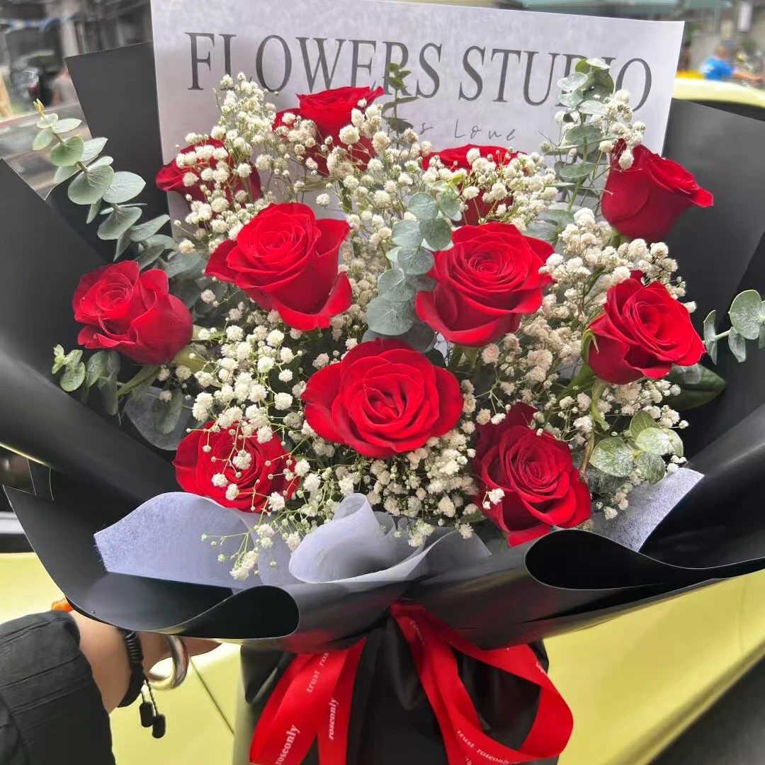 经典款11支红玫瑰加满天星花束