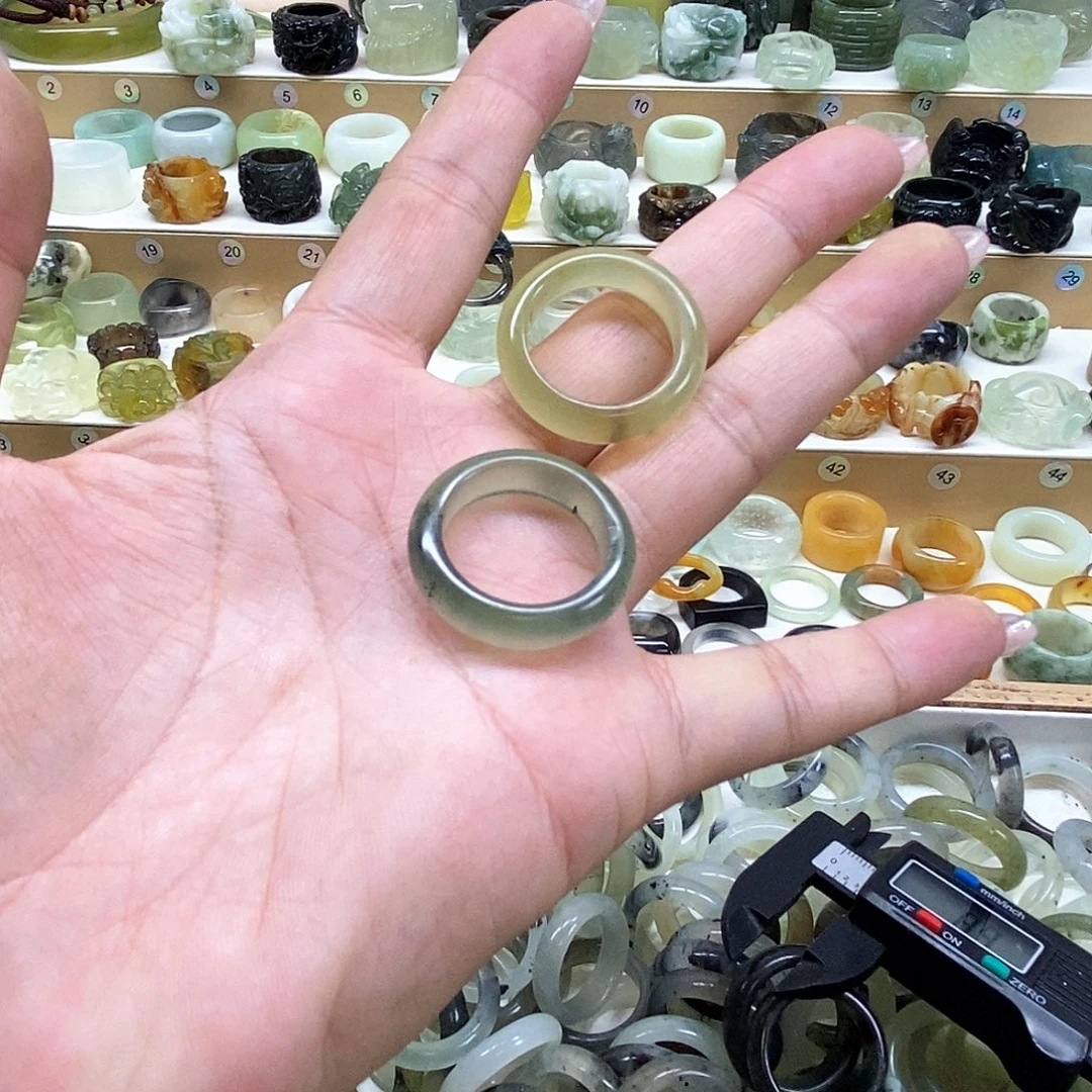 ****处未镶嵌岫玉微瑕款式不退不换