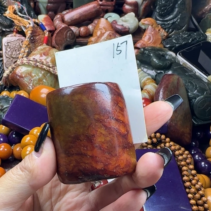 未镶嵌透闪石质玉珠宝奇石