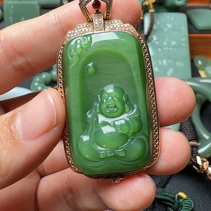 杨***宇和田玉未镶嵌颈饰