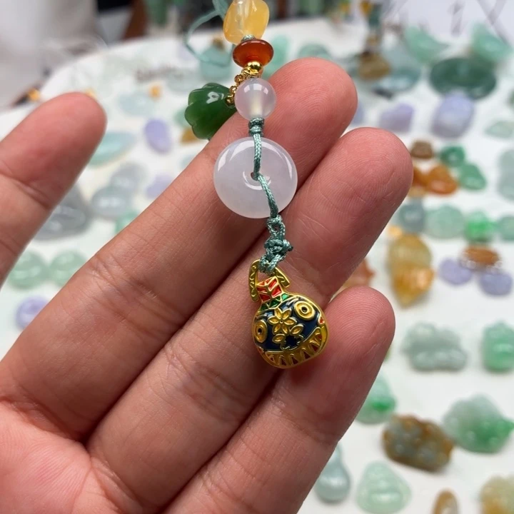 翡翠未镶嵌颈饰吞金兽蓝色