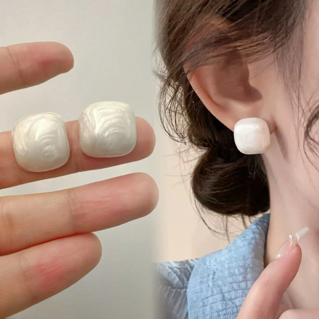 铜合金耳饰 奶白色方圆温柔轻奢简约百搭耳饰耳环 F236