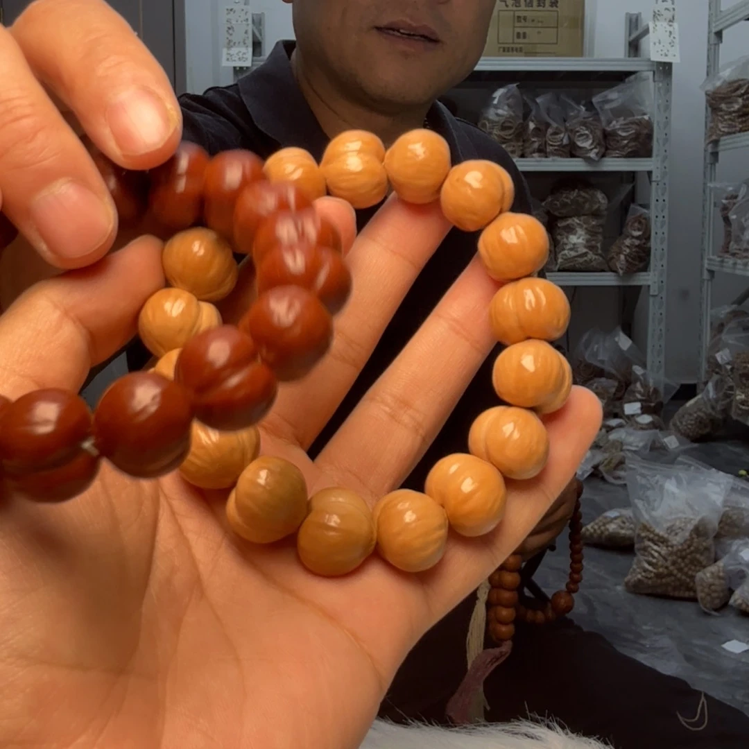 猴头核桃把件泛油桃心
