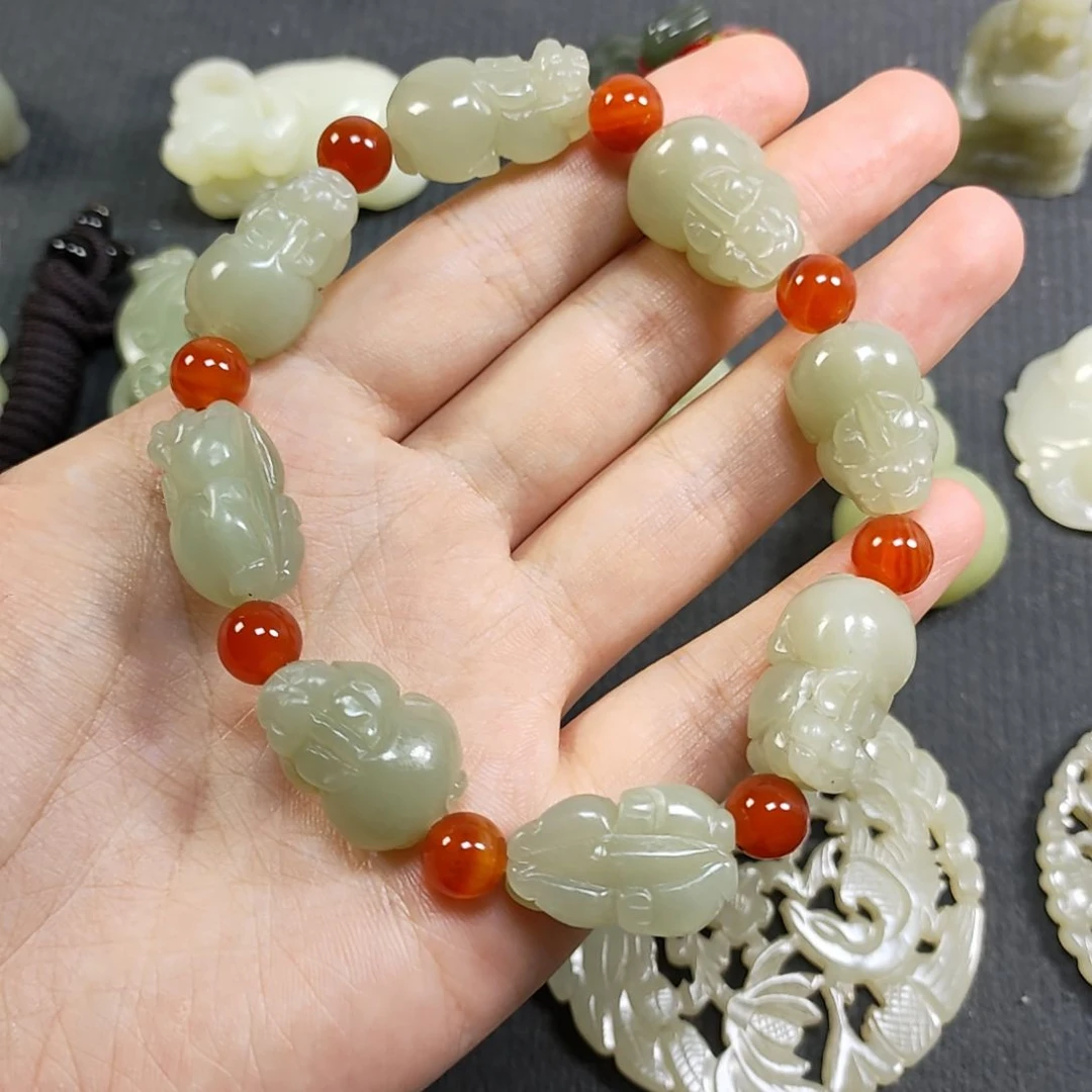 幸***吗和田玉未镶嵌颈饰