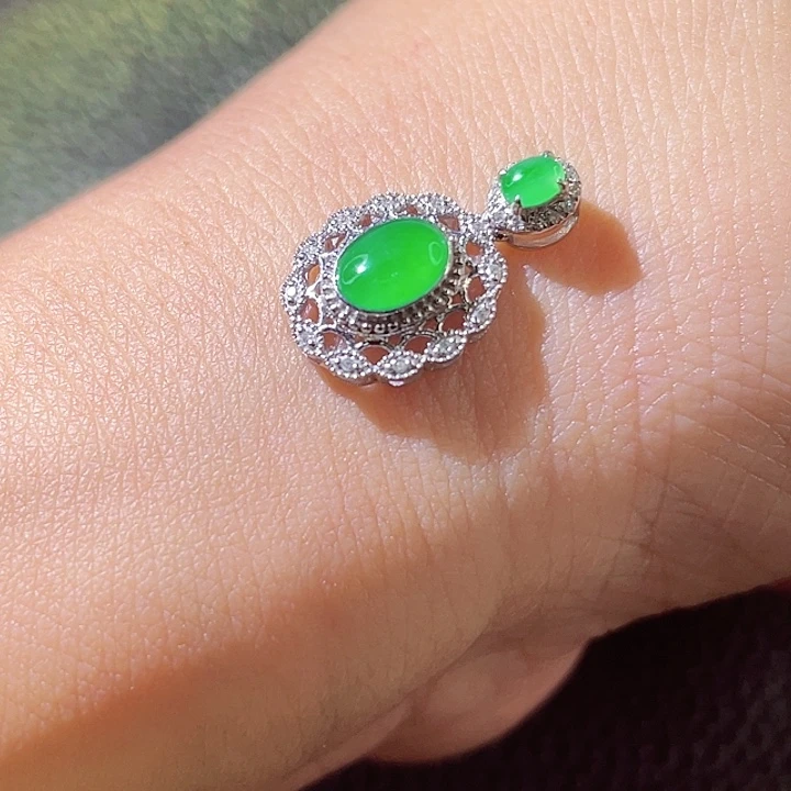 颈饰18K金镶嵌翡翠翡翠