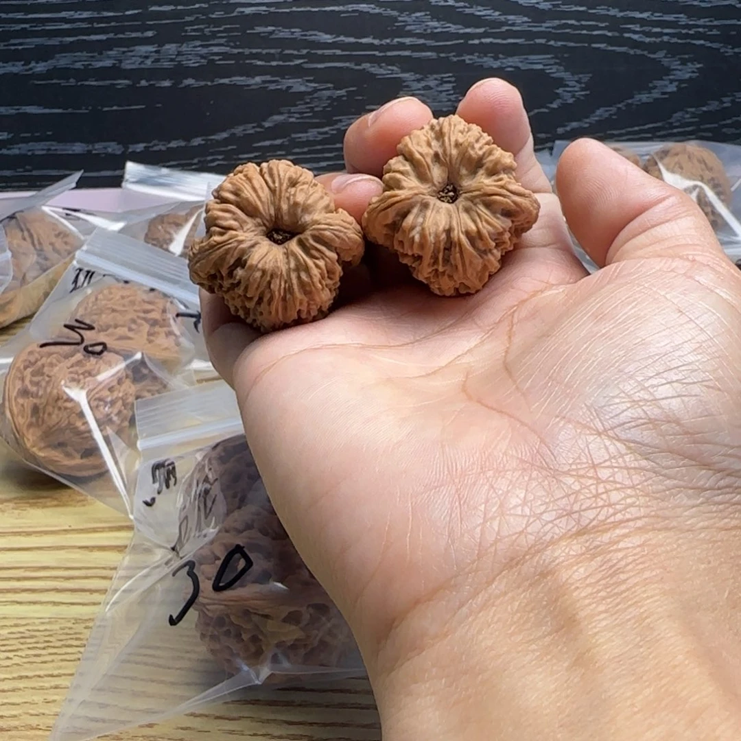 桃核吊坠离**远核桃核桃