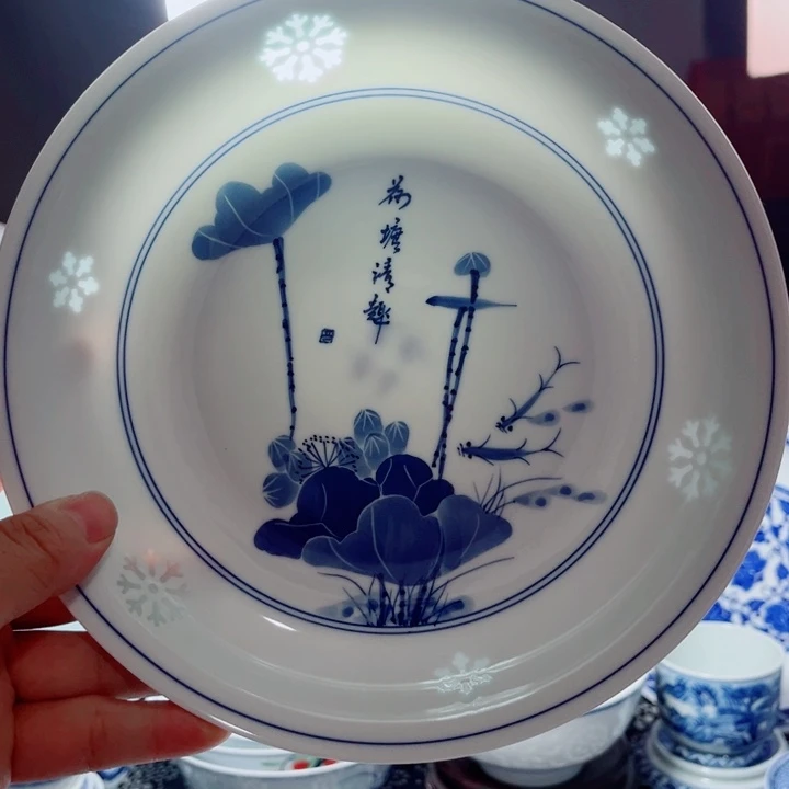 青花玲珑8寸窝盘手绘荷花雪花雕刻