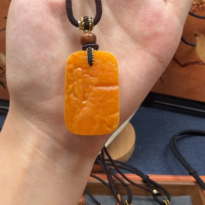 蜜蜡未镶嵌吊坠(赠链)