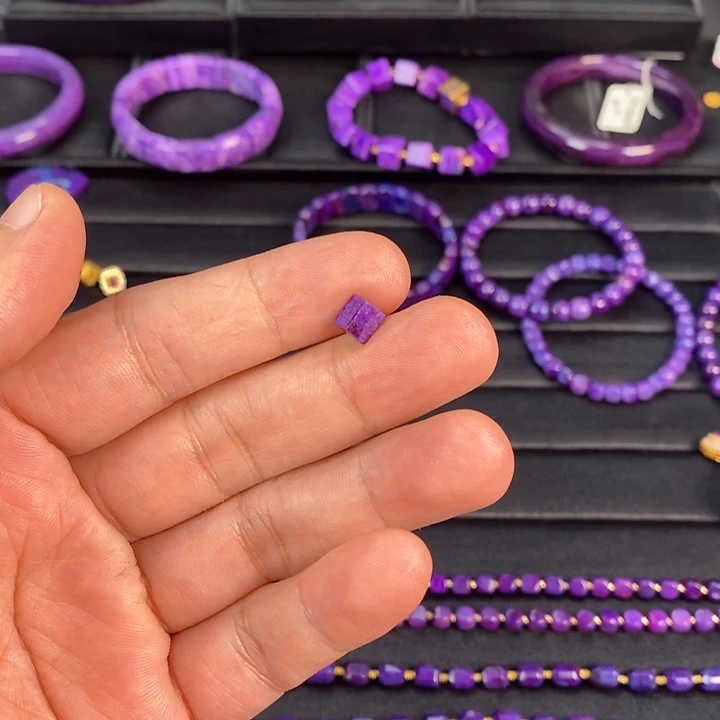 和***妈未镶嵌苏纪石（舒俱来）吊坠