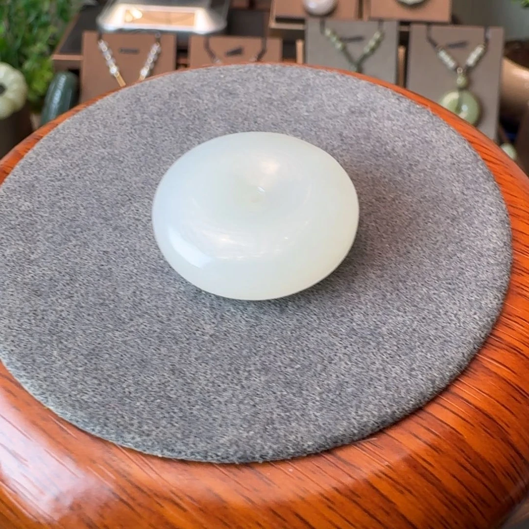 和田玉未镶嵌颈饰菠*班