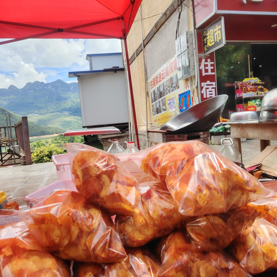 贵州高山特产香辣可口的土豆片土豆丝网红小吃零食