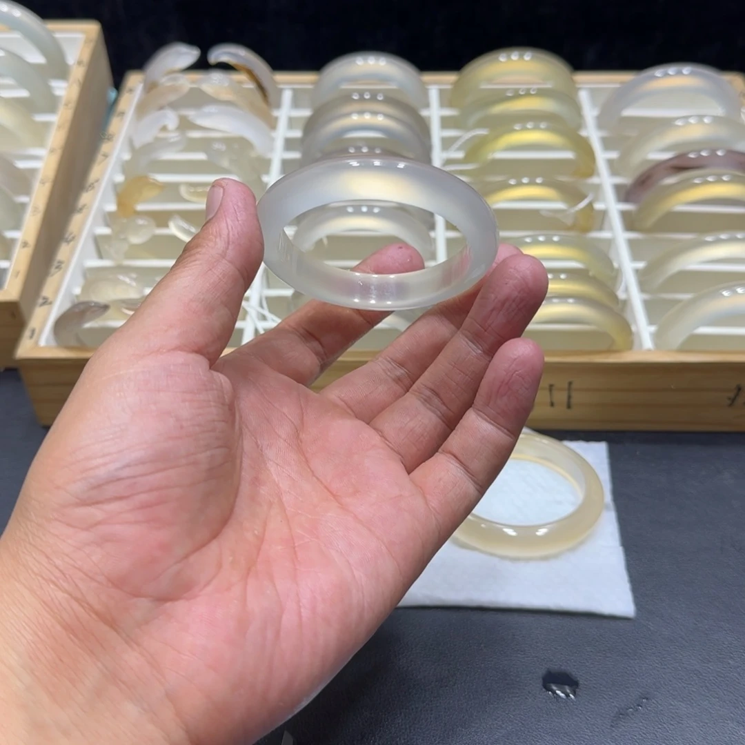 玛瑙/玉髓未镶嵌手镯