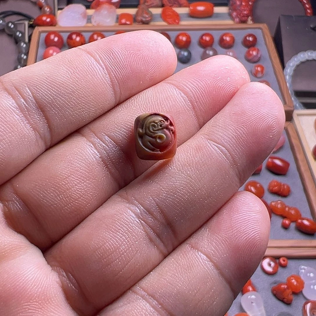 南红玛瑙未镶嵌珠宝奇石