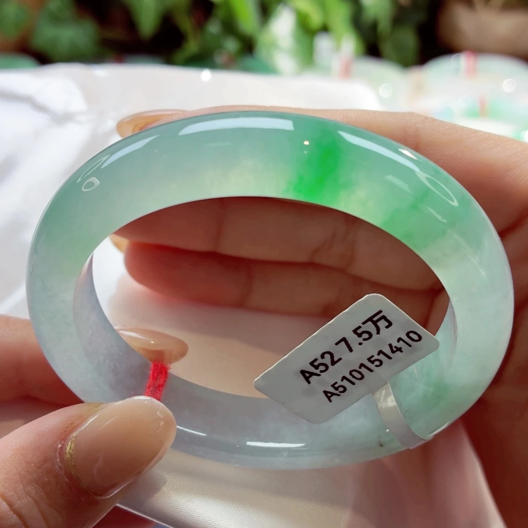 翡翠未镶嵌手镯（贵妃镯）冰透点翠68-52贵15