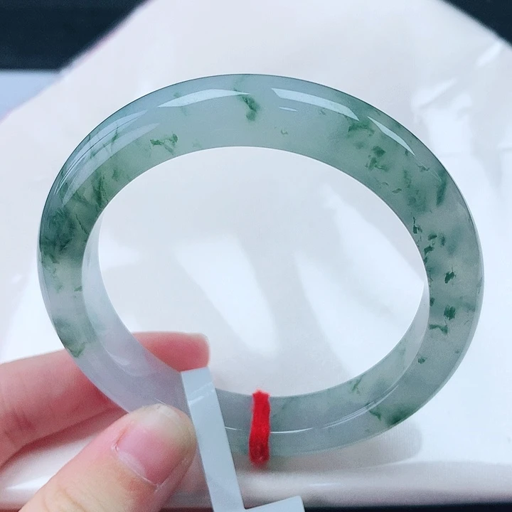 翡翠手镯未镶嵌53圈