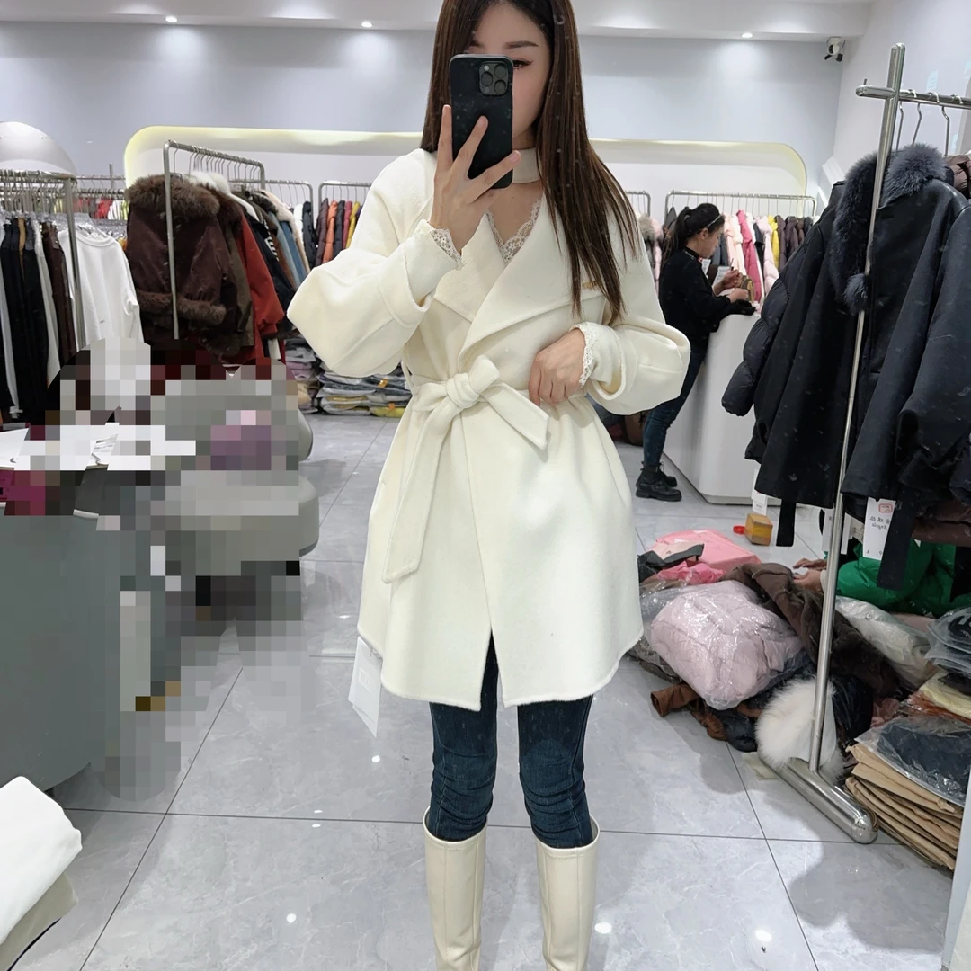 雪琴女装短款收腰翻领大衣（干洗）