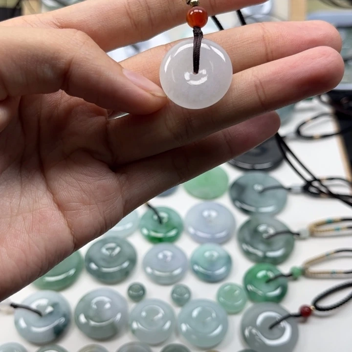 翡翠未镶嵌颈饰天然翡翠Ａ货