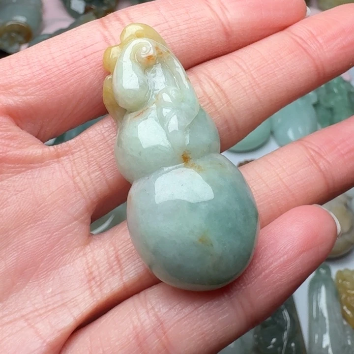 翡翠未镶嵌颈饰葫芦