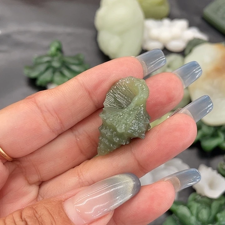 用***8和田玉（糖玉）未镶嵌颈饰