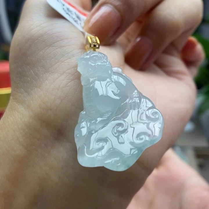 翡翠18K金镶嵌颈饰吊坠17