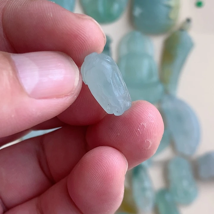 定制翡翠未镶嵌挂件