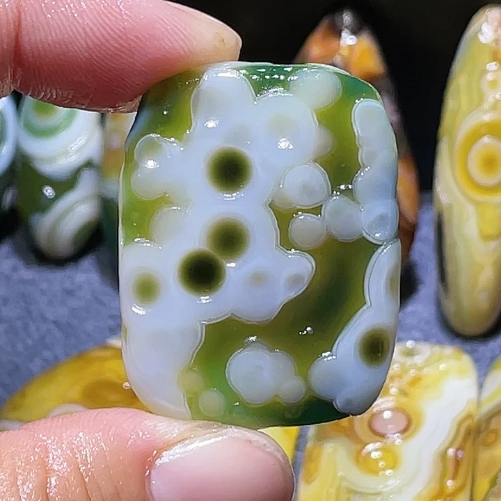 玛瑙/玉髓未镶嵌珠宝奇石