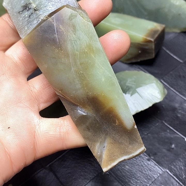 和田玉毛料未镶嵌